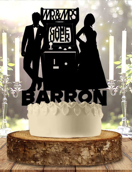 OwlTopThat Cake Toppers - Arcade Couple Personalized Wedding Cake Topper